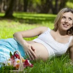 Позы для фотосессии беременных на улице летом